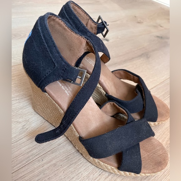 Toms wedge sandals, 4" heel , rattan with navy blue canvas fabric ankle strap - Picture 10 of 16